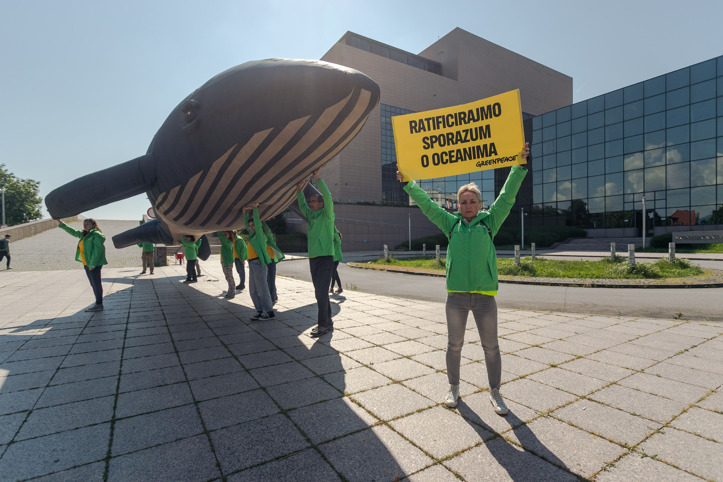 Greenpeace kitom ispred NSK-a od Vlade traže hitnu zaštitu mora