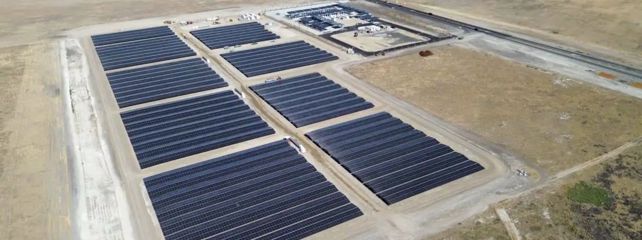 Tesla otvorila najveću Supercharger postaju na svijetu. Gotovo u potpunosti je pokreće sunce