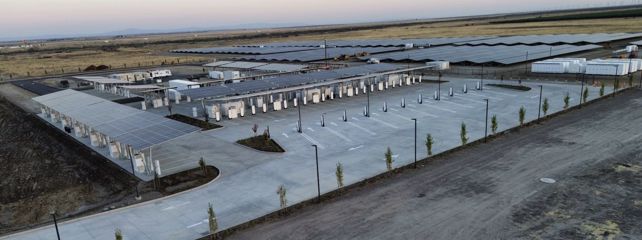 Otvorena je najveća Tesla Supercharger stanica na svijetu. Koristi samo energiju sunca