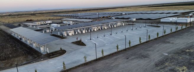 Otvorena je najveća Tesla Supercharger stanica na svijetu. Koristi samo energiju sunca