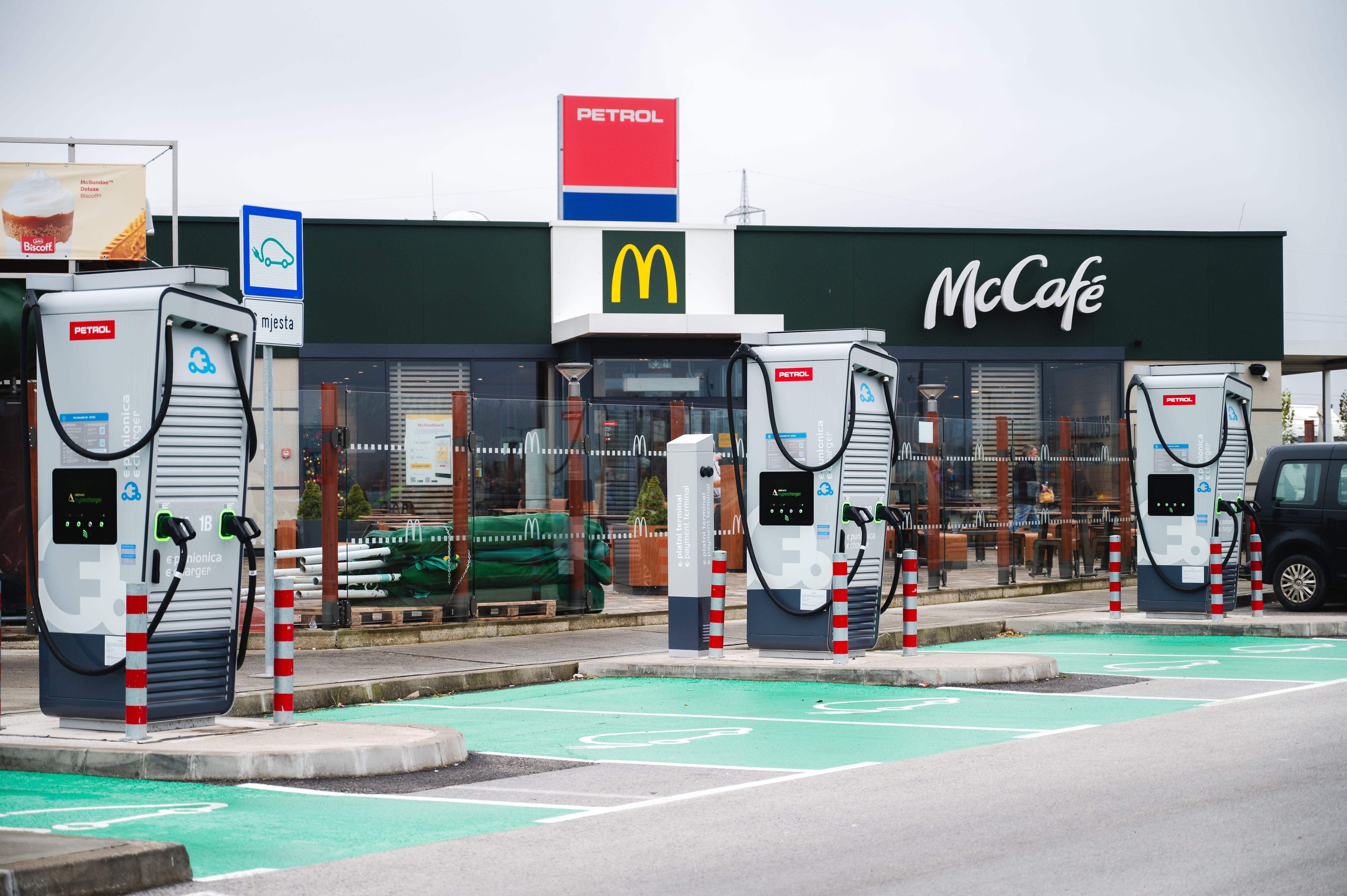 Petrol otvorio pet novih ultrabrzih punionica u Sesvetama