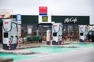 Petrol otvorio pet novih ultrabrzih punionica u Sesvetama