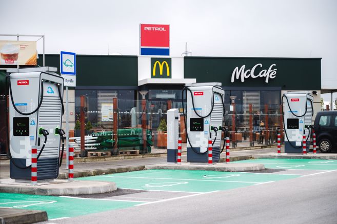 Petrol otvorio pet novih ultrabrzih punionica u Sesvetama