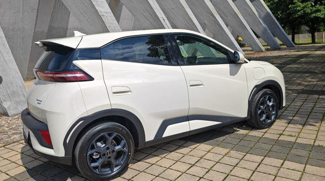 Pada prodaja automobila, ali velik skok za električne
