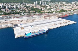 U Rijeka Gateway stigao prvi brod s važnom opremom