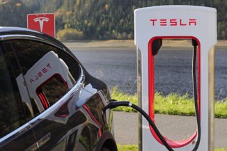 Tesla briše vlastitu povijest: Dekarboanizacija više nije važna?!